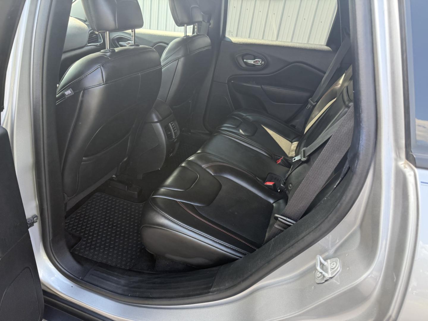 2019 Gray Jeep Cherokee Trailhawk 4WD (1C4PJMBX9KD) with an 3.2L V6 DOHC 24V engine, 9A transmission, located at 8464 Route 219, Brockway, PA, 15824, (814) 265-1330, 41.226871, -78.780518 - Sharp looking 2019 Jeep Cherokee Trailhawk 4wd with cloth interior, air condition, power windows and locks, Powerful V6, and much more. This Jeep is serviced with new inspection and ready to roll. Stop in at Fran's and check this Jeep out and the many other clean vehicles, selling vehicles for 50 ye- Photo#6