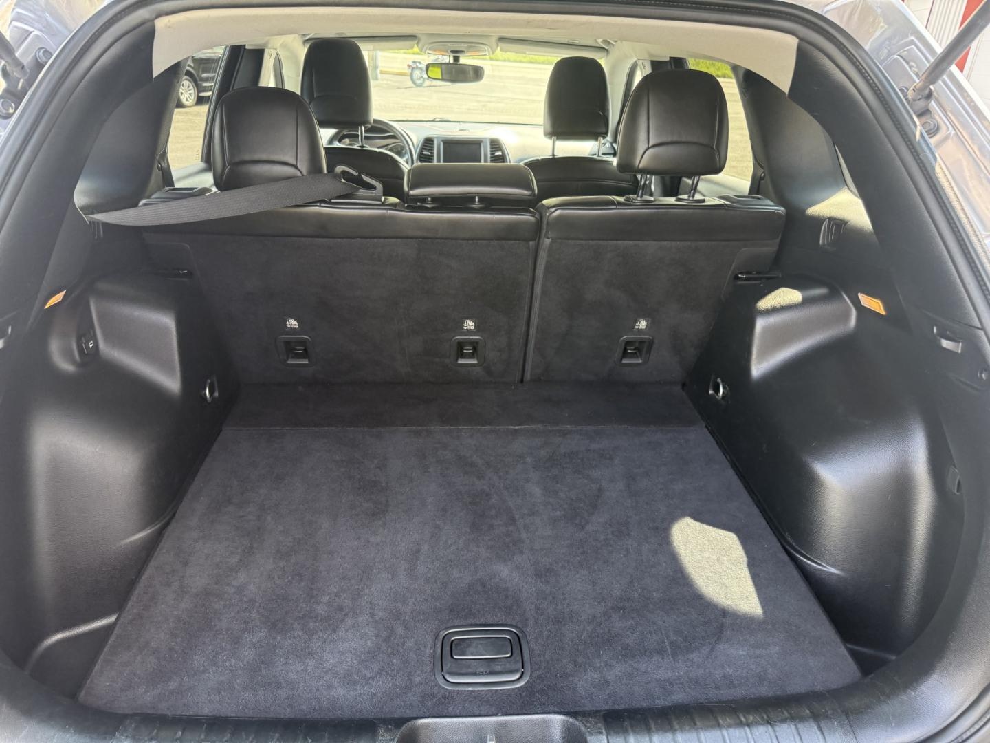 2019 Gray Jeep Cherokee Trailhawk 4WD (1C4PJMBX9KD) with an 3.2L V6 DOHC 24V engine, 9A transmission, located at 8464 Route 219, Brockway, PA, 15824, (814) 265-1330, 41.226871, -78.780518 - Sharp looking 2019 Jeep Cherokee Trailhawk 4wd with cloth interior, air condition, power windows and locks, Powerful V6, and much more. This Jeep is serviced with new inspection and ready to roll. Stop in at Fran's and check this Jeep out and the many other clean vehicles, selling vehicles for 50 ye- Photo#12