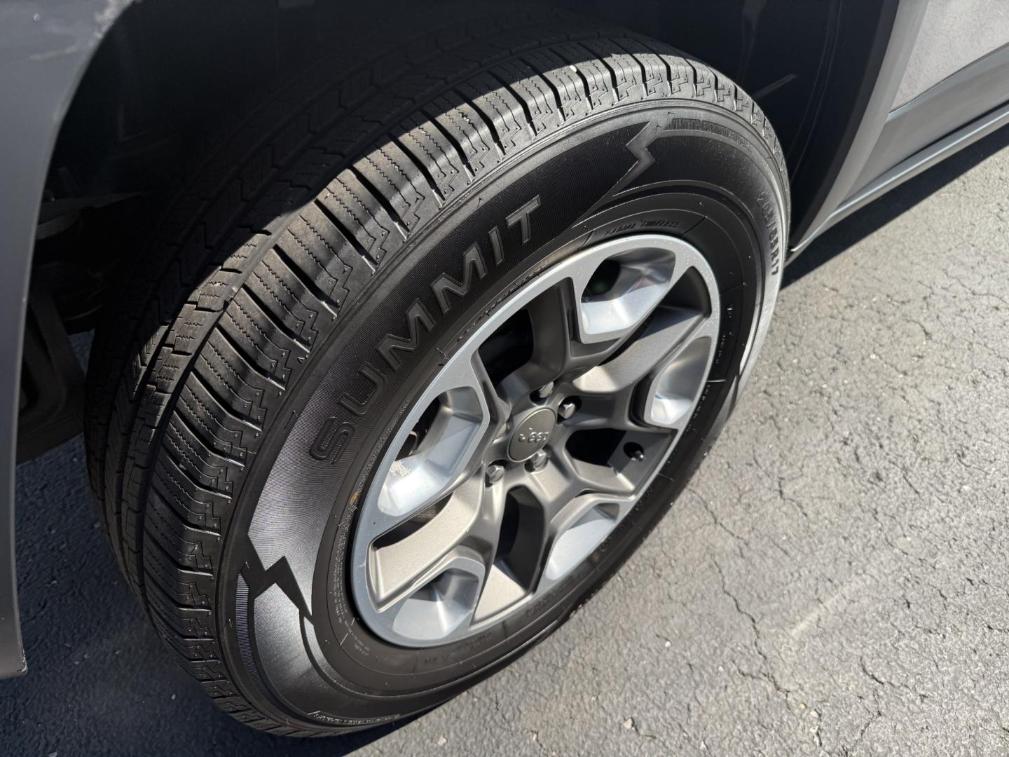 2019 Gray Jeep Cherokee Trailhawk 4WD (1C4PJMBX9KD) with an 3.2L V6 DOHC 24V engine, 9A transmission, located at 8464 Route 219, Brockway, PA, 15824, (814) 265-1330, 41.226871, -78.780518 - Sharp looking 2019 Jeep Cherokee Trailhawk 4wd with cloth interior, air condition, power windows and locks, Powerful V6, and much more. This Jeep is serviced with new inspection and ready to roll. Stop in at Fran's and check this Jeep out and the many other clean vehicles, selling vehicles for 50 ye- Photo#13