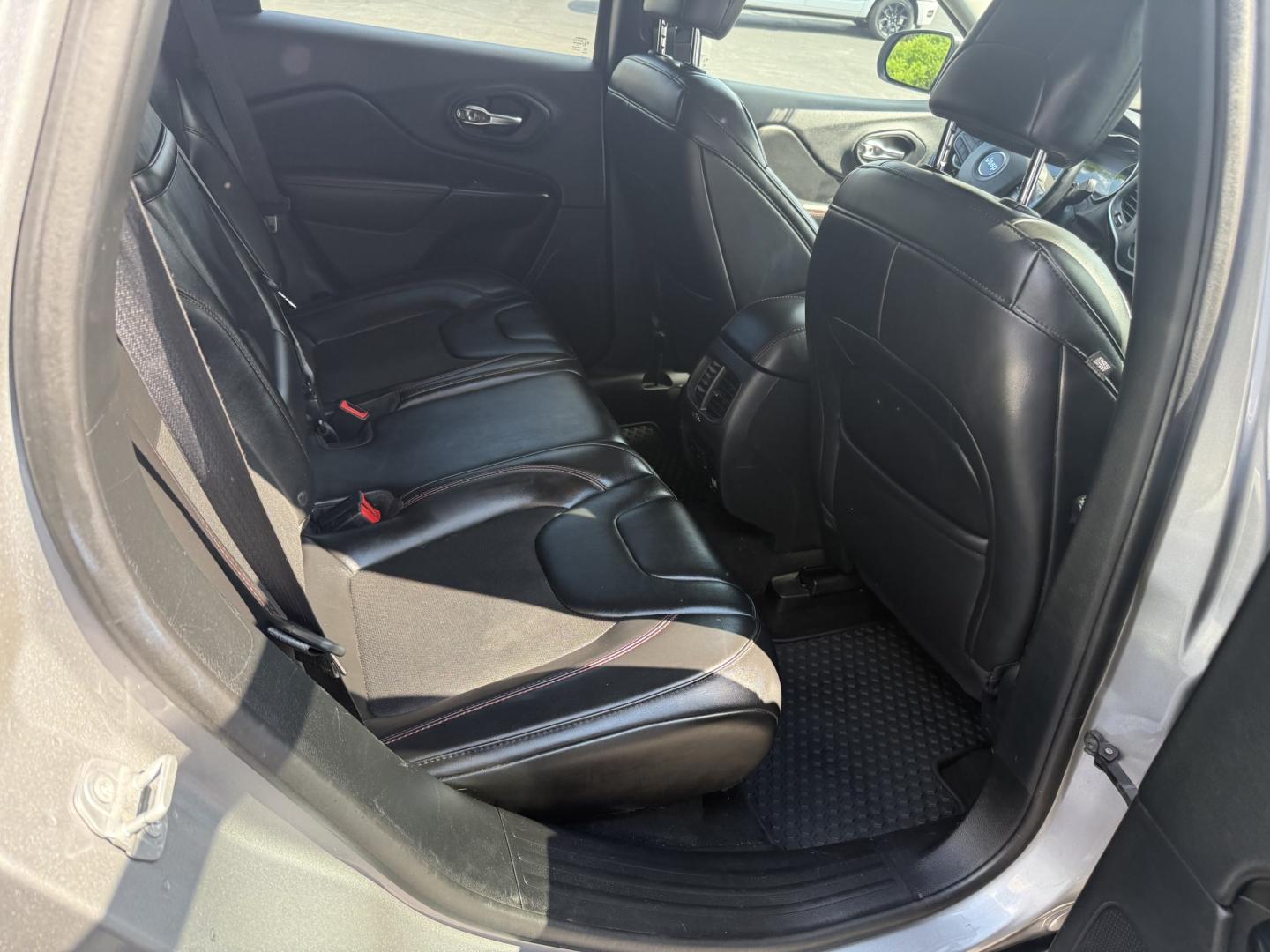 2019 Gray Jeep Cherokee Trailhawk 4WD (1C4PJMBX9KD) with an 3.2L V6 DOHC 24V engine, 9A transmission, located at 8464 Route 219, Brockway, PA, 15824, (814) 265-1330, 41.226871, -78.780518 - Sharp looking 2019 Jeep Cherokee Trailhawk 4wd with cloth interior, air condition, power windows and locks, Powerful V6, and much more. This Jeep is serviced with new inspection and ready to roll. Stop in at Fran's and check this Jeep out and the many other clean vehicles, selling vehicles for 50 ye- Photo#14
