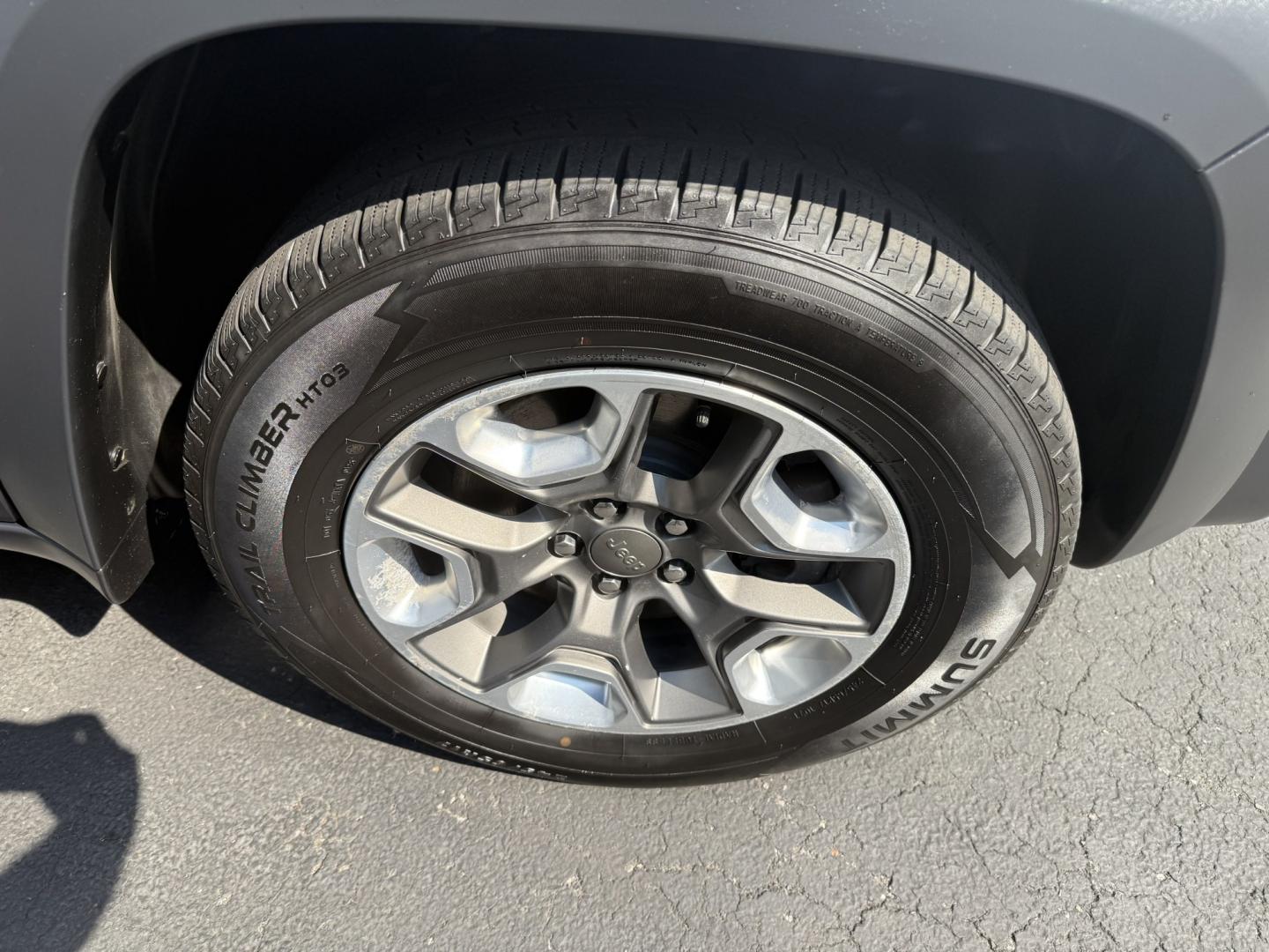 2019 Gray Jeep Cherokee Trailhawk 4WD (1C4PJMBX9KD) with an 3.2L V6 DOHC 24V engine, 9A transmission, located at 8464 Route 219, Brockway, PA, 15824, (814) 265-1330, 41.226871, -78.780518 - Sharp looking 2019 Jeep Cherokee Trailhawk 4wd with cloth interior, air condition, power windows and locks, Powerful V6, and much more. This Jeep is serviced with new inspection and ready to roll. Stop in at Fran's and check this Jeep out and the many other clean vehicles, selling vehicles for 50 ye- Photo#18