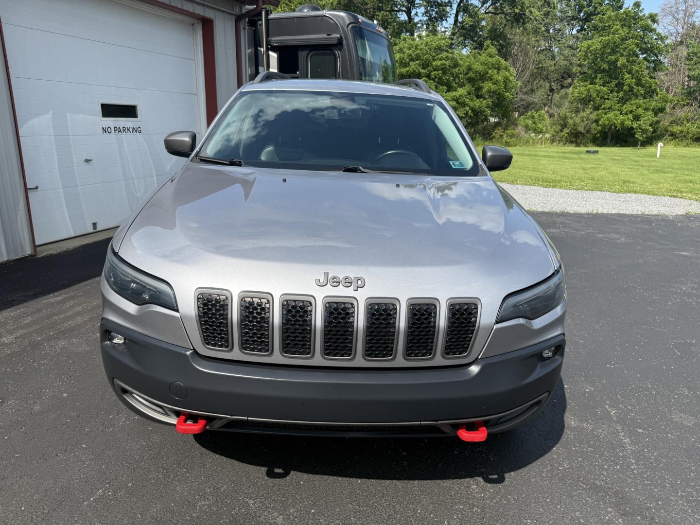 2019 Gray Jeep Cherokee Trailhawk 4WD (1C4PJMBX9KD) with an 3.2L V6 DOHC 24V engine, 9A transmission, located at 8464 Route 219, Brockway, PA, 15824, (814) 265-1330, 41.226871, -78.780518 - Sharp looking 2019 Jeep Cherokee Trailhawk 4wd with cloth interior, air condition, power windows and locks, Powerful V6, and much more. This Jeep is serviced with new inspection and ready to roll. Stop in at Fran's and check this Jeep out and the many other clean vehicles, selling vehicles for 50 ye- Photo#20