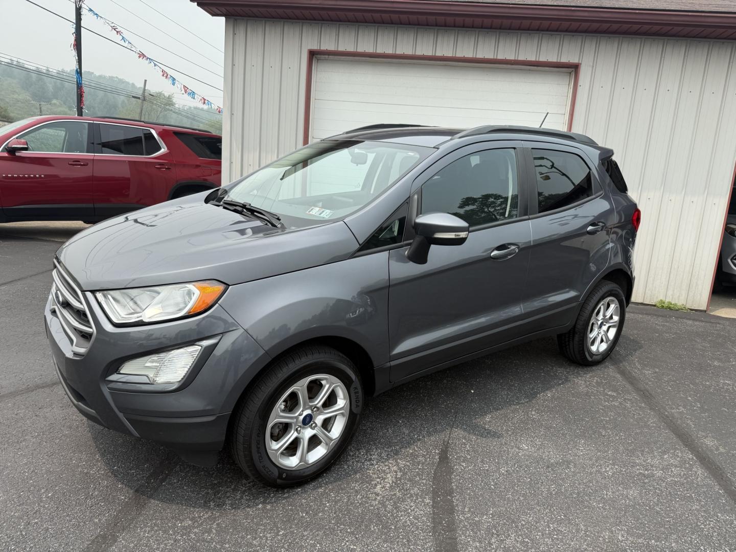 2020 Gray Ford EcoSport SE AWD (MAJ6S3GL8LC) with an 2.0L L4 DOHC 16V engine, 6A transmission, located at 8464 Route 219, Brockway, PA, 15824, (814) 265-1330, 41.226871, -78.780518 - Very nice, clean, and well taken care of 2020 Ford Ecosport Se 4wd with air condition, power seat, navigation, sunroof, factory wheels and ONLY 31000 miles. This Ford suv is serviced up and comes with a warranty. Great price, so hurry in and see the Morelli boys today on this. Located in Jefferson C- Photo#0