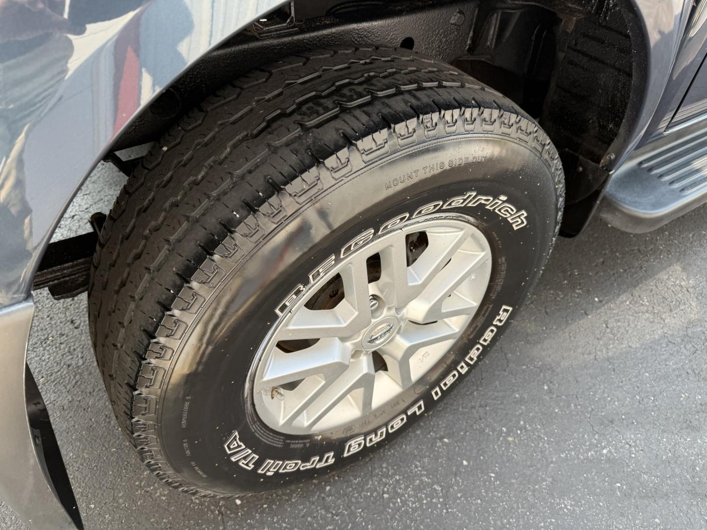 2015 Blue Nissan Frontier SL Crew Cab 5AT 4WD (1N6AD0EV2FN) with an 4.0L V6 DOHC 24V engine, 5-Speed Automatic transmission, located at 8464 Route 219, Brockway, PA, 15824, (814) 265-1330, 41.226871, -78.780518 - MUST SEE 2015 NISSAN FRONTIER CREW CAB 4WD with air condition, power windows and locks, factory wheels, bed liner, rear slider and much more. ONLY 48000 miles on this pre owned Nissan truck. Serviced up and ready to go.- Photo#10