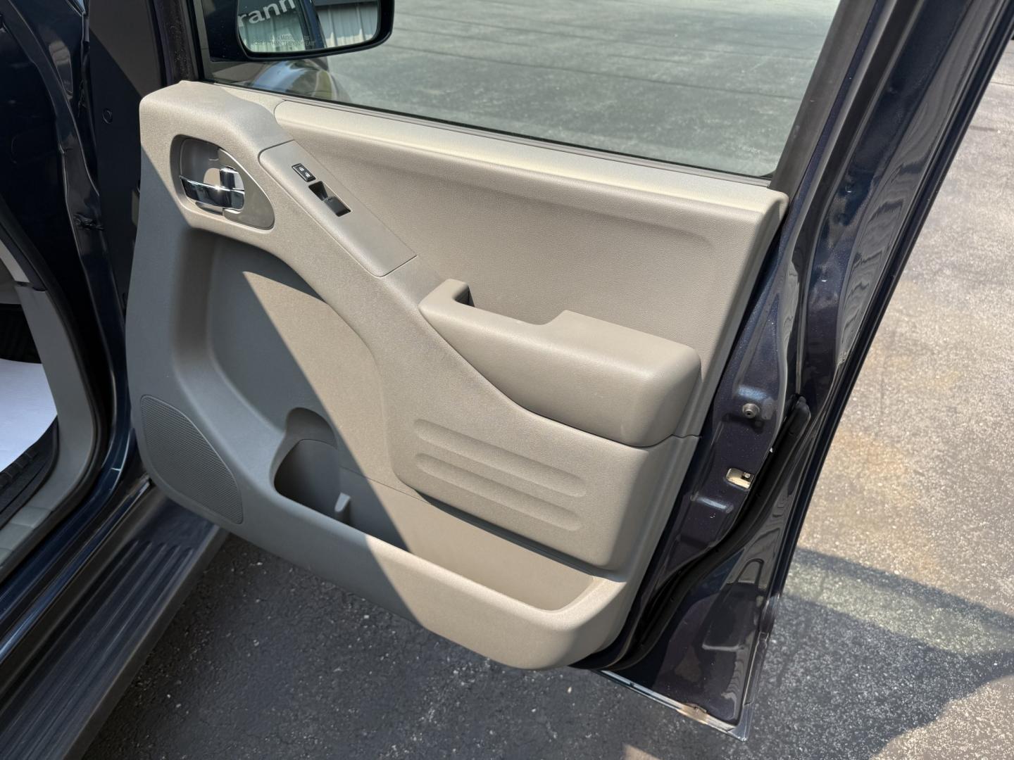 2015 Blue Nissan Frontier SL Crew Cab 5AT 4WD (1N6AD0EV2FN) with an 4.0L V6 DOHC 24V engine, 5-Speed Automatic transmission, located at 8464 Route 219, Brockway, PA, 15824, (814) 265-1330, 41.226871, -78.780518 - MUST SEE 2015 NISSAN FRONTIER CREW CAB 4WD with air condition, power windows and locks, factory wheels, bed liner, rear slider and much more. ONLY 48000 miles on this pre owned Nissan truck. Serviced up and ready to go.- Photo#14