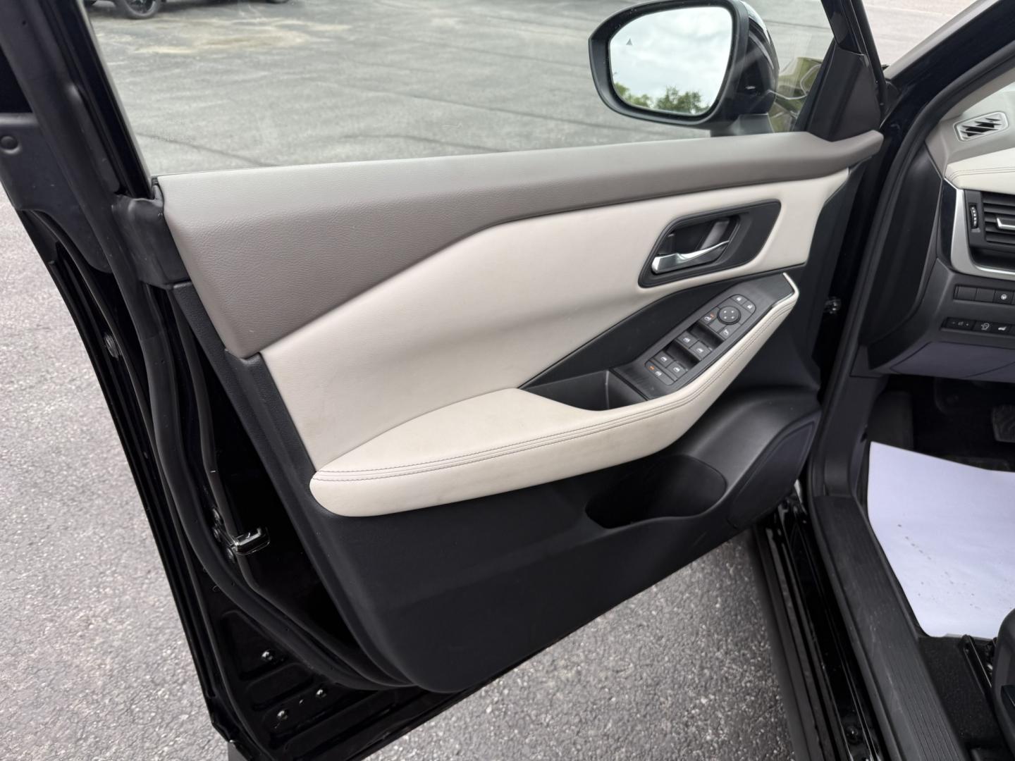 2024 Black Nissan Rogue SV AWD (JN8BT3BBXRW) with an 2.5L L4 DOHC 16V engine, CVT transmission, located at 8464 Route 219, Brockway, PA, 15824, (814) 265-1330, 41.226871, -78.780518 - Super clean, well taken care of 2024 Nissan Rogue SV AWD with cloth interior, power driver's seat, air condition, power windows and locks, factory alloy wheels and ONLY 39000 miles...This Nissan suv is a 1-owner that comes with remaining factory warranty and is serviced up. Priced under retail value- Photo#4