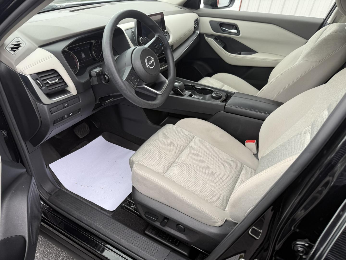 2024 Black Nissan Rogue SV AWD (JN8BT3BBXRW) with an 2.5L L4 DOHC 16V engine, CVT transmission, located at 8464 Route 219, Brockway, PA, 15824, (814) 265-1330, 41.226871, -78.780518 - Super clean, well taken care of 2024 Nissan Rogue SV AWD with cloth interior, power driver's seat, air condition, power windows and locks, factory alloy wheels and ONLY 39000 miles...This Nissan suv is a 1-owner that comes with remaining factory warranty and is serviced up. Priced under retail value- Photo#3