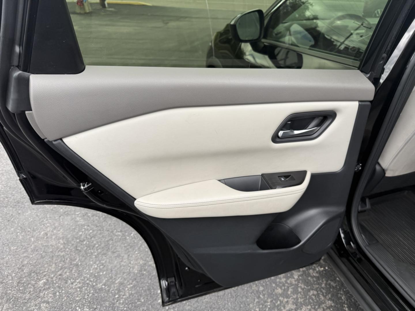 2024 Black Nissan Rogue SV AWD (JN8BT3BBXRW) with an 2.5L L4 DOHC 16V engine, CVT transmission, located at 8464 Route 219, Brockway, PA, 15824, (814) 265-1330, 41.226871, -78.780518 - Super clean, well taken care of 2024 Nissan Rogue SV AWD with cloth interior, power driver's seat, air condition, power windows and locks, factory alloy wheels and ONLY 39000 miles...This Nissan suv is a 1-owner that comes with remaining factory warranty and is serviced up. Priced under retail value- Photo#8