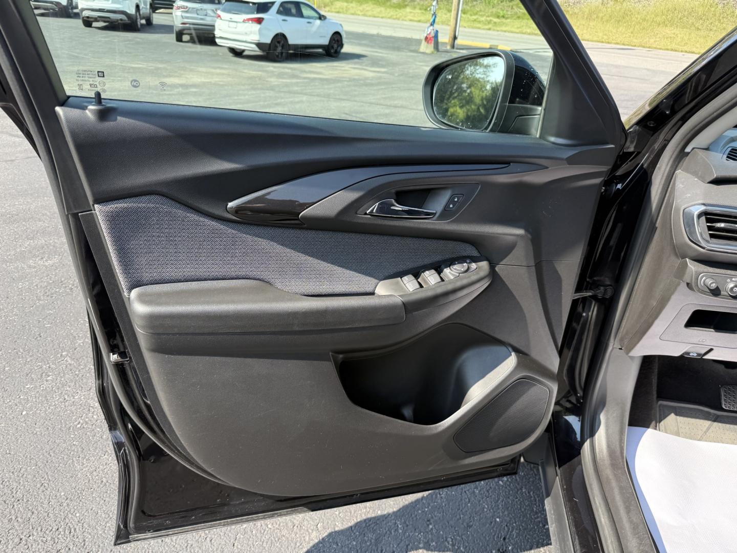 2021 Black Chevrolet Trailblazer LT AWD (KL79MRSL9MB) with an 1.3L L3 DOHC 12V engine, 9A transmission, located at 8464 Route 219, Brockway, PA, 15824, (814) 265-1330, 41.226871, -78.780518 - Good looking and well equipped. Stop in and see this 2021 Chev Trailblazer LT AWD with power seat, heated front seats, cloth interior, air condition, and much much more. This Chevy suv is serviced with new tires and comes with a 12 month/12000 mile warranty. Stop in and see the Morelli boys today, s- Photo#4
