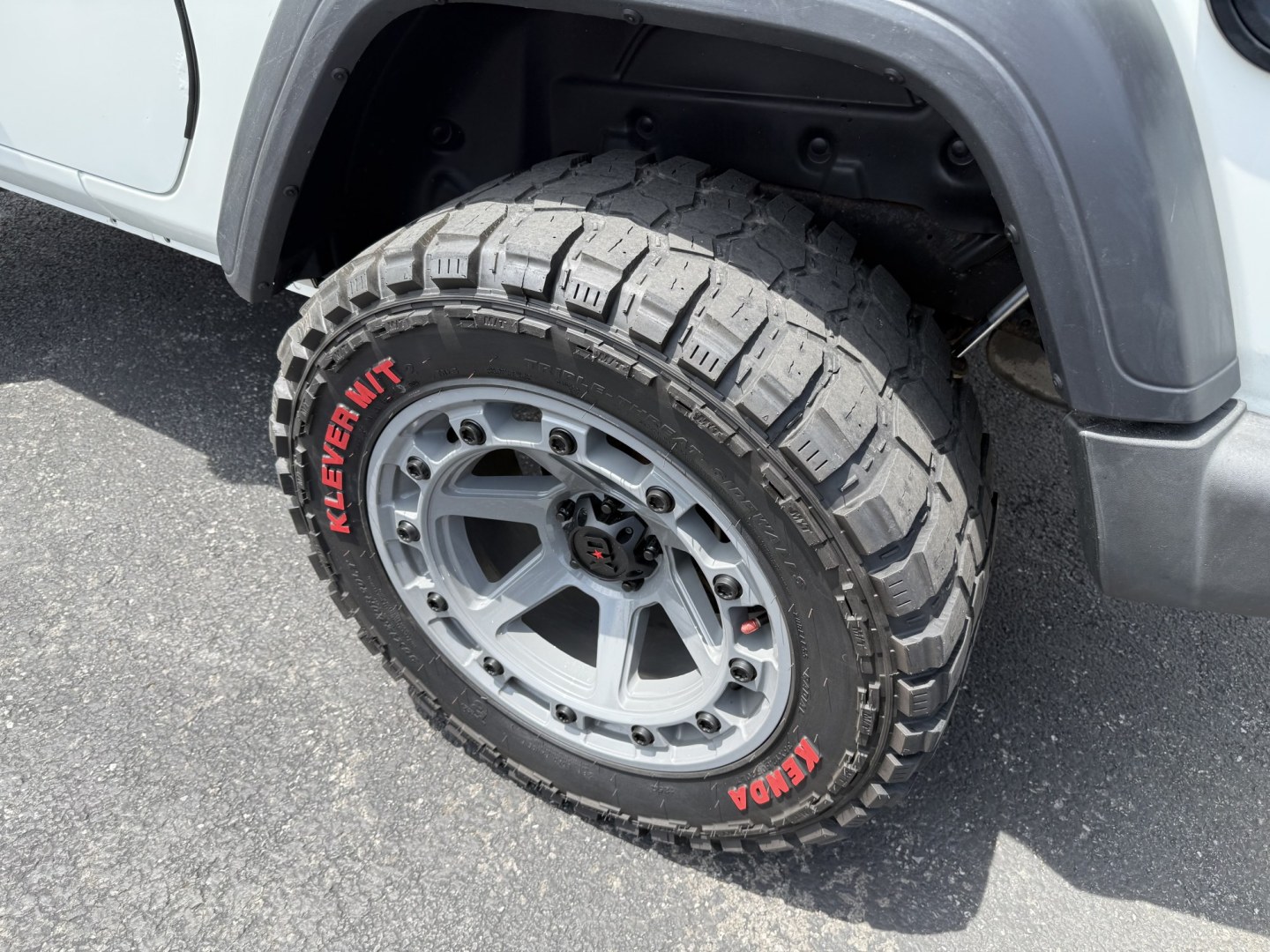 2018 White Jeep Wrangler JK Sport 4WD (1C4GJXAG8JW) with an 3.6L V6 DOHC 24V FFV engine, 6SP transmission, located at 8464 Route 219, Brockway, PA, 15824, (814) 265-1330, 41.226871, -78.780518 - Good looking pre owned 2018 Jeep Wrangler Sport package lifted with a V6, air condition, power windows and locks, hard top and much more. 92,000 miles on this Jeep, which is serviced up and ready to go.- Photo#7