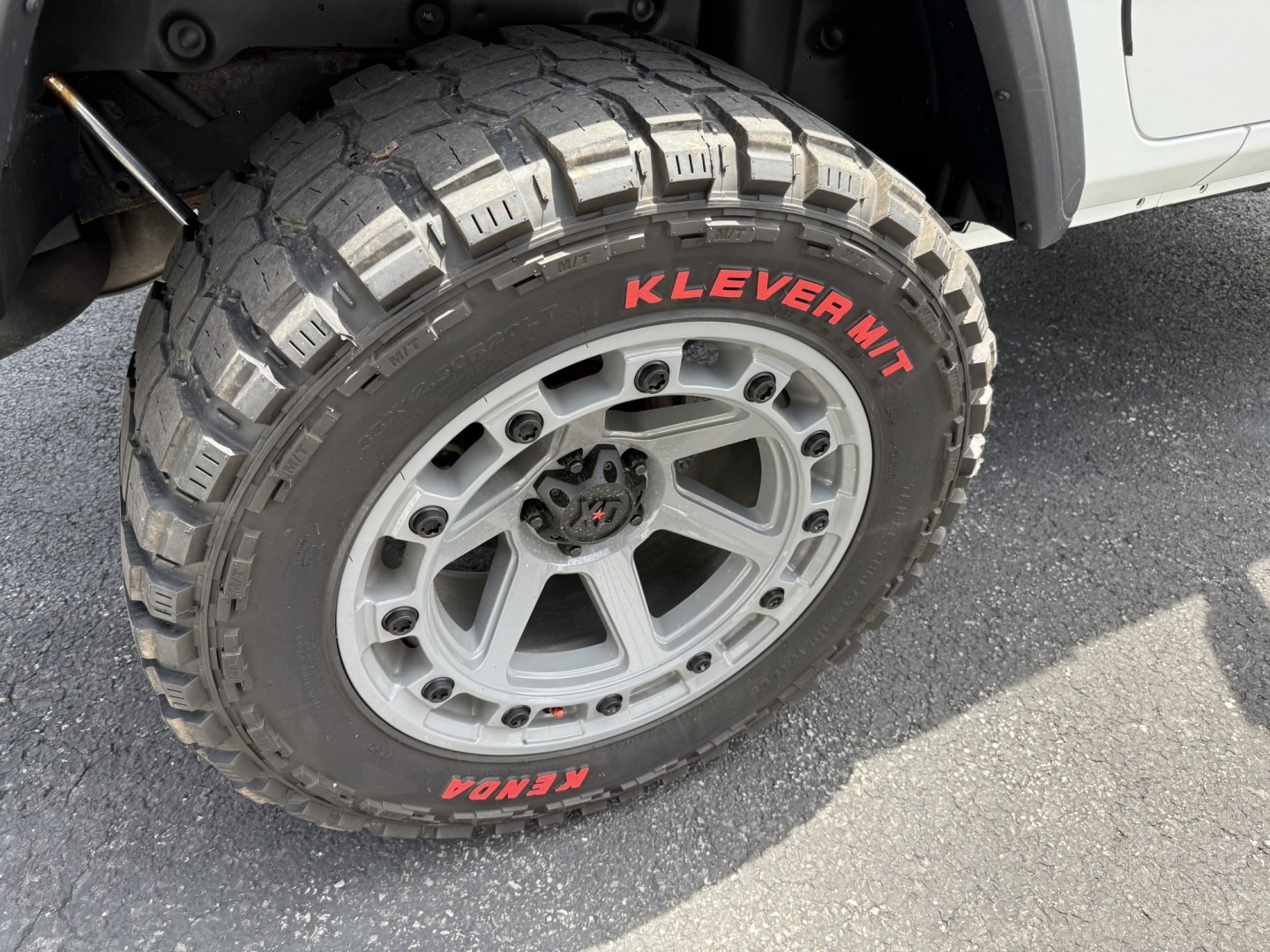 2018 White Jeep Wrangler JK Sport 4WD (1C4GJXAG8JW) with an 3.6L V6 DOHC 24V FFV engine, 6SP transmission, located at 8464 Route 219, Brockway, PA, 15824, (814) 265-1330, 41.226871, -78.780518 - Good looking pre owned 2018 Jeep Wrangler Sport package lifted with a V6, air condition, power windows and locks, hard top and much more. 92,000 miles on this Jeep, which is serviced up and ready to go.- Photo#9