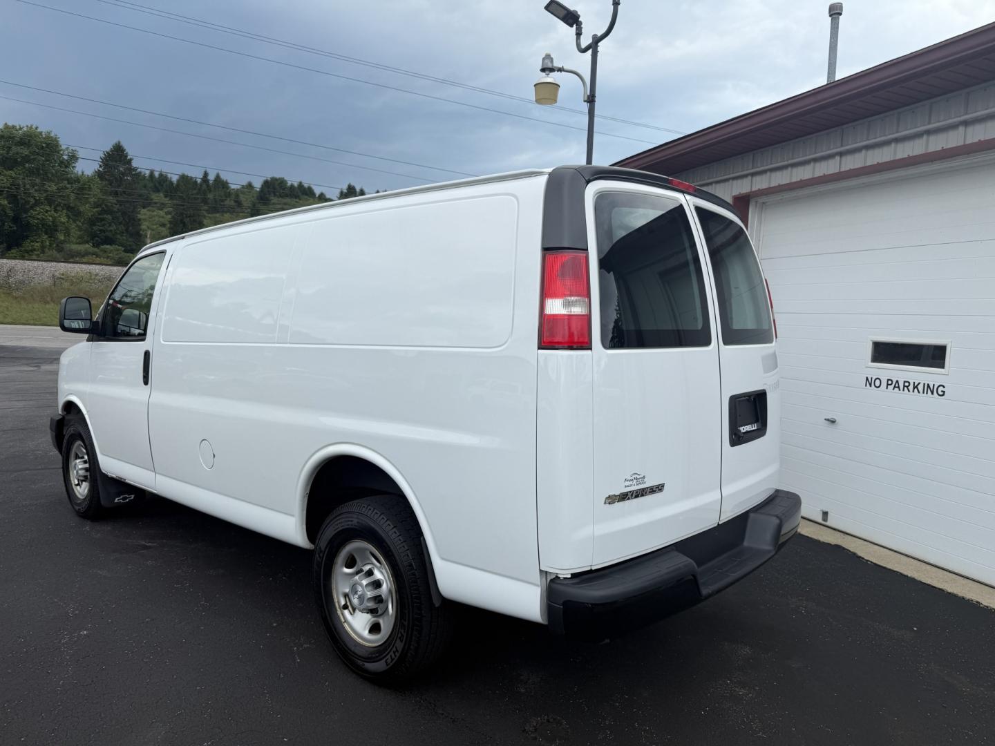 2019 White Chevrolet Express 2500 Cargo (1GCWGAFP3K1) with an 4.3L V6 engine, 6A transmission, located at 8464 Route 219, Brockway, PA, 15824, (814) 265-1330, 41.226871, -78.780518 - Well taken care of 2019 Chev 2500 Cargo van. This Chevy is serviced up and priced well below book value.- Photo#7