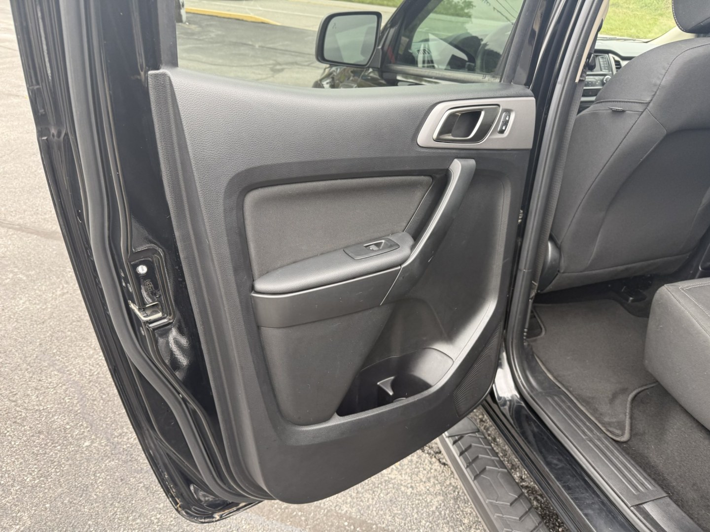2019 Black Ford Ranger XL SuperCrew 4WD (1FTER4FH0KL) with an 2.3L L4 DOHC 16V engine, 10A transmission, located at 8464 Route 219, Brockway, PA, 15824, (814) 265-1330, 41.226871, -78.780518 - Hard to find truck and we have the right one...2019 Ford Ranger Crew XLT 4wd with air condition, power windows and locks, factory wheels, bed cover/liner and much more. This pre owned Ford truck is priced to sell, so hurry in and see the Morelli boys today.- Photo#8