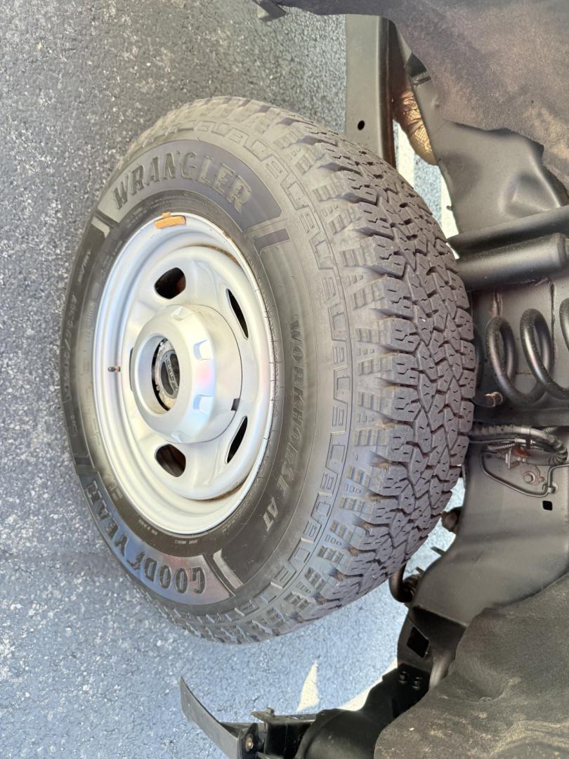 2021 Gray Ford F-250 SD XLT SuperCab Long Bed 4WD (1FT7X2B68ME) with an 6.2L V8 OHV 16V engine, 6A transmission, located at 8464 Route 219, Brockway, PA, 15824, (814) 265-1330, 41.226871, -78.780518 - Hard to find truck...and we have the right one.. 2021 Ford F250 Extended Cab 4wd with 6.2/V8, air condition, power windows and locks, and ONLY 35000 miles. This truck is priced well below retail value and ready to go. Stop in and see the Morelli boys, selling used vehicles for 50 years. Located in J- Photo#16