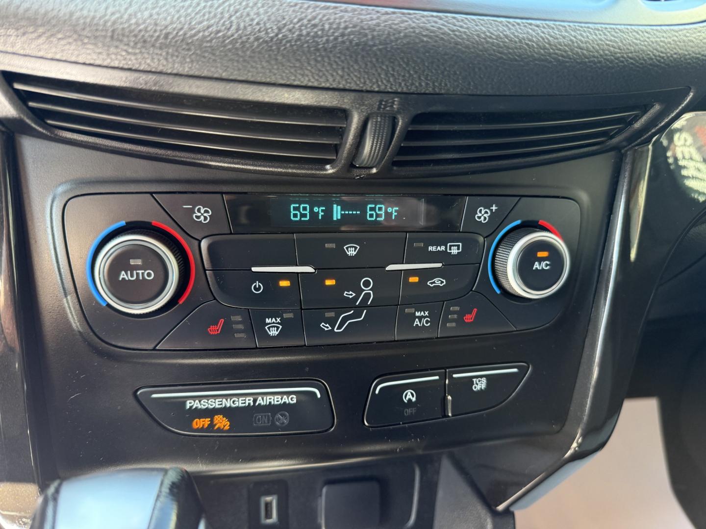 2019 Black Ford Escape SE 4WD (1FMCU9GD7KU) with an 1.5L L4 DOHC 16V engine, 6A transmission, located at 8464 Route 219, Brockway, PA, 15824, (814) 265-1330, 41.226871, -78.780518 - Very clean, sharp 2019 Ford Escape Se 4wd with air condition, power windows and locks, power/heated front seats, and much more. ONLY 84,000 miles. Priced to sell, hurry in this one won't last long. Stop in and see this Ford suv or one of the other many clean, suv's on the lot. Selling vehicles for 5- Photo#5