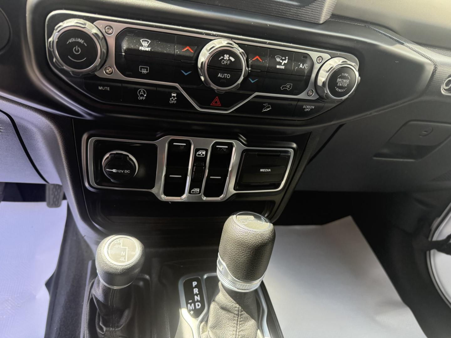 2018 White Jeep Wrangler JK Unlimited Sport (1C4HJXDG2JW) with an 3.6L V6 DOHC 24V FFV engine, 6A transmission, located at 8464 Route 219, Brockway, PA, 15824, (814) 265-1330, 41.226871, -78.780518- Photo#5