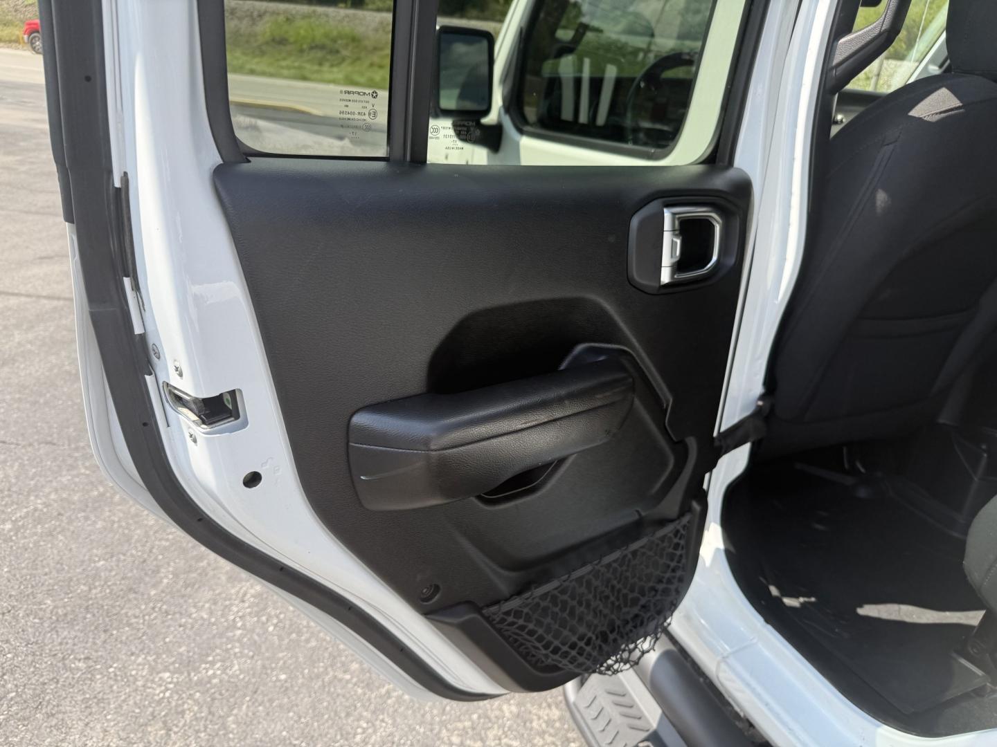 2018 White Jeep Wrangler JK Unlimited Sport (1C4HJXDG2JW) with an 3.6L V6 DOHC 24V FFV engine, 6A transmission, located at 8464 Route 219, Brockway, PA, 15824, (814) 265-1330, 41.226871, -78.780518- Photo#7