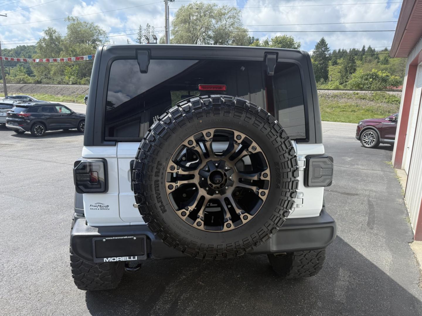 2018 White Jeep Wrangler JK Unlimited Sport (1C4HJXDG2JW) with an 3.6L V6 DOHC 24V FFV engine, 6A transmission, located at 8464 Route 219, Brockway, PA, 15824, (814) 265-1330, 41.226871, -78.780518- Photo#9