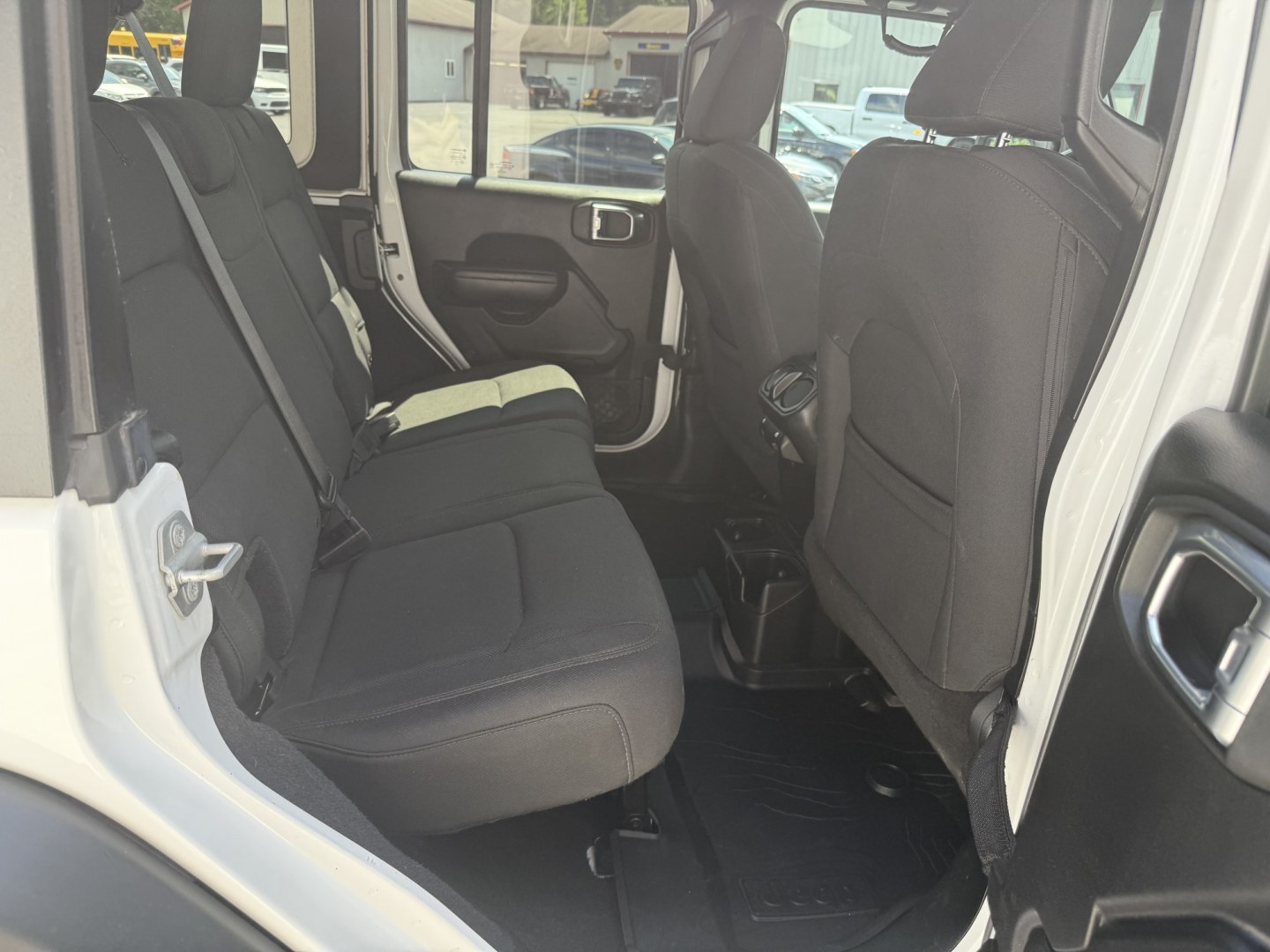 2018 White Jeep Wrangler JK Unlimited Sport (1C4HJXDG2JW) with an 3.6L V6 DOHC 24V FFV engine, 6A transmission, located at 8464 Route 219, Brockway, PA, 15824, (814) 265-1330, 41.226871, -78.780518- Photo#11