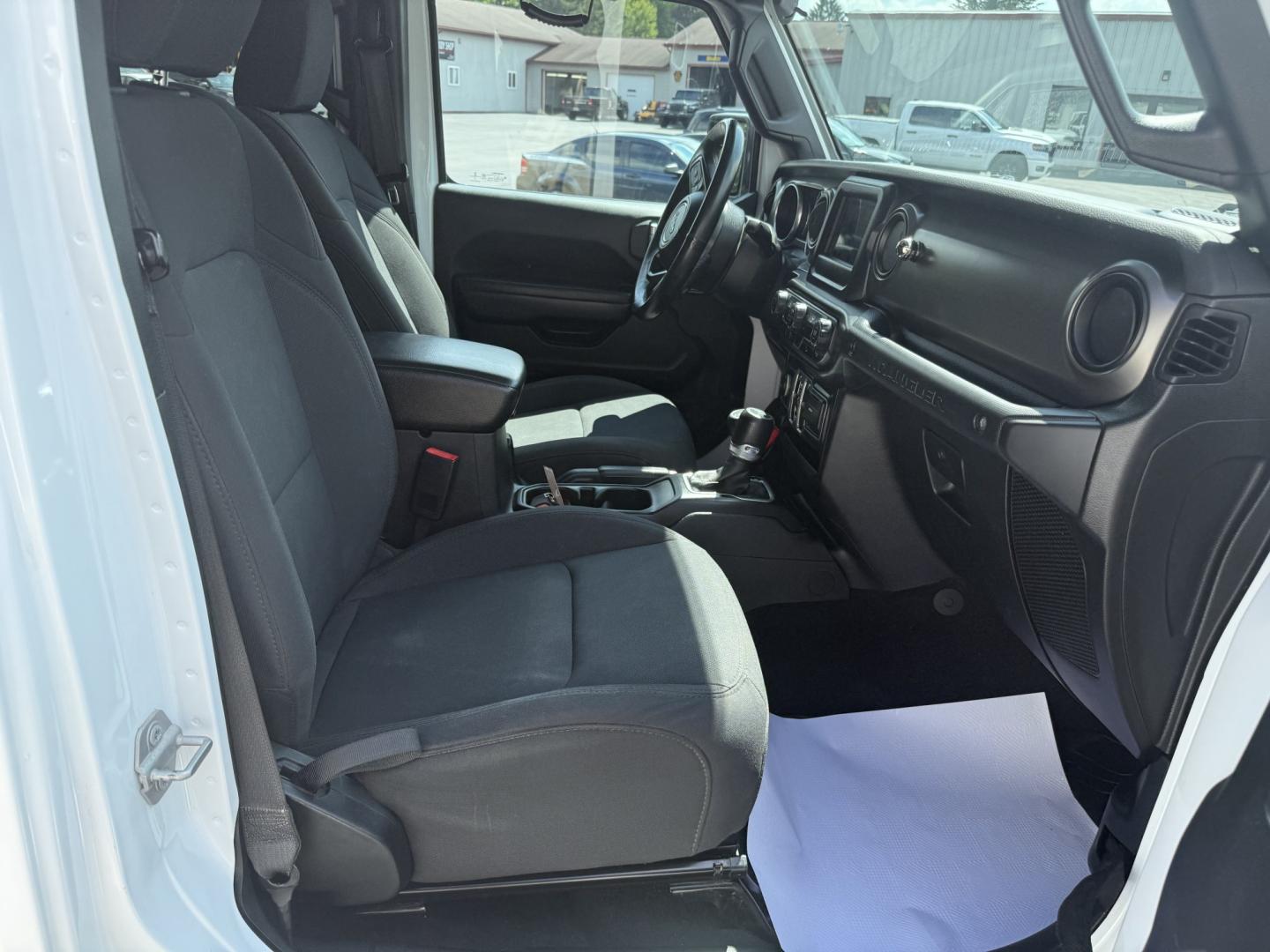 2018 White Jeep Wrangler JK Unlimited Sport (1C4HJXDG2JW) with an 3.6L V6 DOHC 24V FFV engine, 6A transmission, located at 8464 Route 219, Brockway, PA, 15824, (814) 265-1330, 41.226871, -78.780518- Photo#13