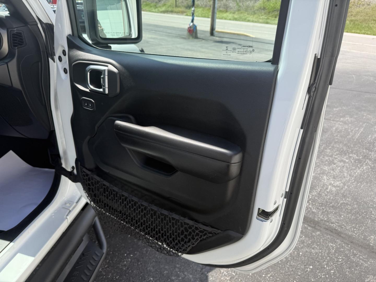 2018 White Jeep Wrangler JK Unlimited Sport (1C4HJXDG2JW) with an 3.6L V6 DOHC 24V FFV engine, 6A transmission, located at 8464 Route 219, Brockway, PA, 15824, (814) 265-1330, 41.226871, -78.780518- Photo#14
