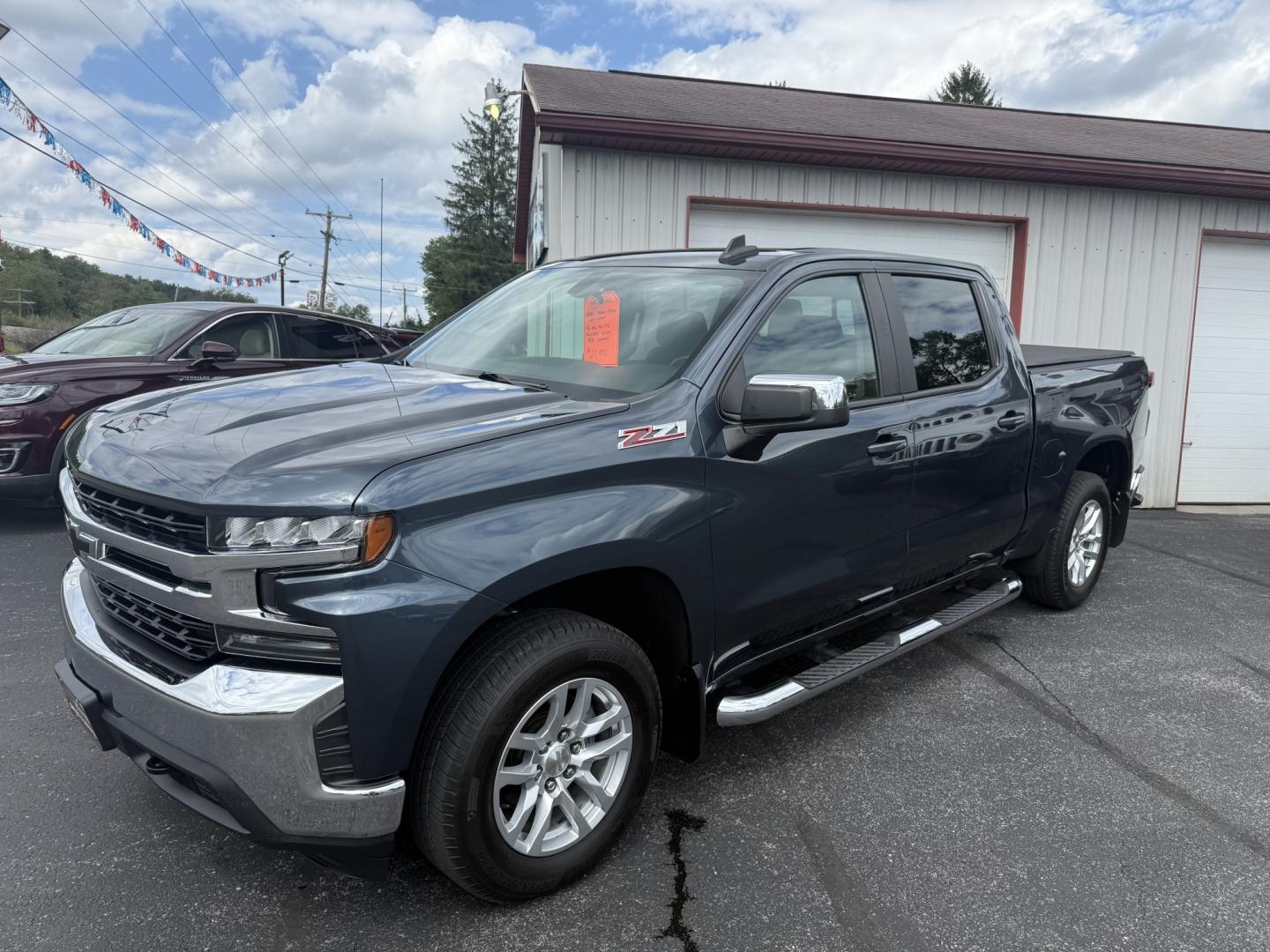 2020 Gray Chevrolet Silverado 1500 LT Crew Cab 4WD (3GCUYDED6LG) with an 5.3L V8 OHV 16V engine, 6A transmission, located at 8464 Route 219, Brockway, PA, 15824, (814) 265-1330, 41.226871, -78.780518- Photo#0