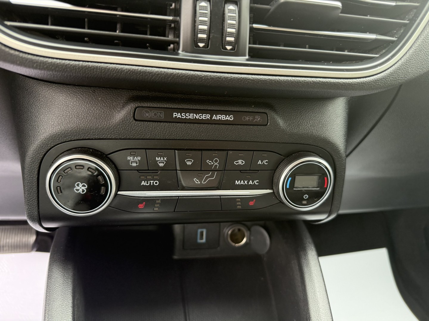 2020 Gray Ford Escape SE AWD (1FMCU9G69LU) with an 1.5L L3 engine, 6A transmission, located at 8464 Route 219, Brockway, PA, 15824, (814) 265-1330, 41.226871, -78.780518 - Very clean, well taken care of 2020 Ford Escape Se with 4wheel drive, air condition, power seat/heated front seats, factory wheels and ONLY 83000 miles. This Ford is priced to sell.- Photo#4