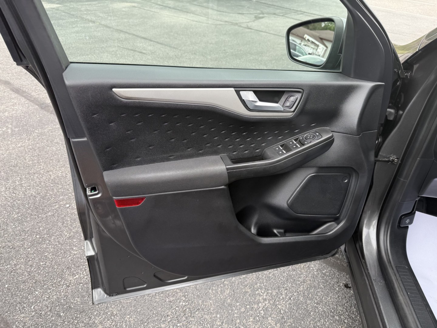 2020 Gray Ford Escape SE AWD (1FMCU9G69LU) with an 1.5L L3 engine, 6A transmission, located at 8464 Route 219, Brockway, PA, 15824, (814) 265-1330, 41.226871, -78.780518 - Very clean, well taken care of 2020 Ford Escape Se with 4wheel drive, air condition, power seat/heated front seats, factory wheels and ONLY 83000 miles. This Ford is priced to sell.- Photo#3