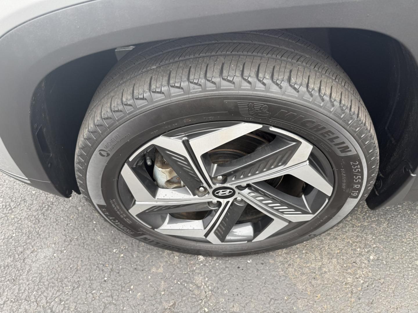 2023 Silver Hyundai Tucson Limited AWD (5NMJECAE5PH) with an 2.5L L4 DOHC 16V engine, 8A transmission, located at 8464 Route 219, Brockway, PA, 15824, (814) 265-1330, 41.226871, -78.780518 - ONE SHARP VEHICLE...stop in and check out this 2023 Hyundai Tucson Limited AWD with leather interior, pano roof, navigation, cool/heated/power front seats, factory wheels and ONLY 32900 miles. This Hyundai is serviced and comes with factory warranty. Well equipped, very clean, and priced to sell. St- Photo#1