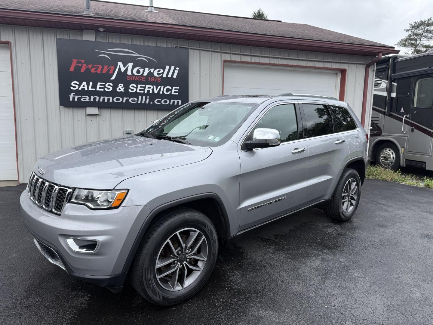 2020 Gray Jeep Grand Cherokee Limited 4WD (1C4RJFBG1LC) with an 3.6L V6 DOHC 24V engine, 8A transmission, located at 8464 Route 219, Brockway, PA, 15824, (814) 265-1330, 41.226871, -78.780518 - Good looking pre owned 2020 Jeep Gr Cher Limited 4wd with leather interior, power/heated seats, sunroof, navigation and more. Only 74900 miles on this pre owned Jeep. Priced to sell, hurry in before this Jeep is gone.- Photo#0