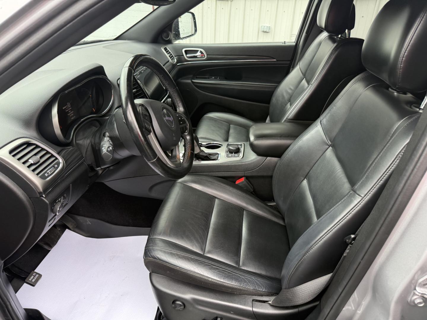 2020 Gray Jeep Grand Cherokee Limited 4WD (1C4RJFBG1LC) with an 3.6L V6 DOHC 24V engine, 8A transmission, located at 8464 Route 219, Brockway, PA, 15824, (814) 265-1330, 41.226871, -78.780518 - Good looking pre owned 2020 Jeep Gr Cher Limited 4wd with leather interior, power/heated seats, sunroof, navigation and more. Only 74900 miles on this pre owned Jeep. Priced to sell, hurry in before this Jeep is gone.- Photo#3