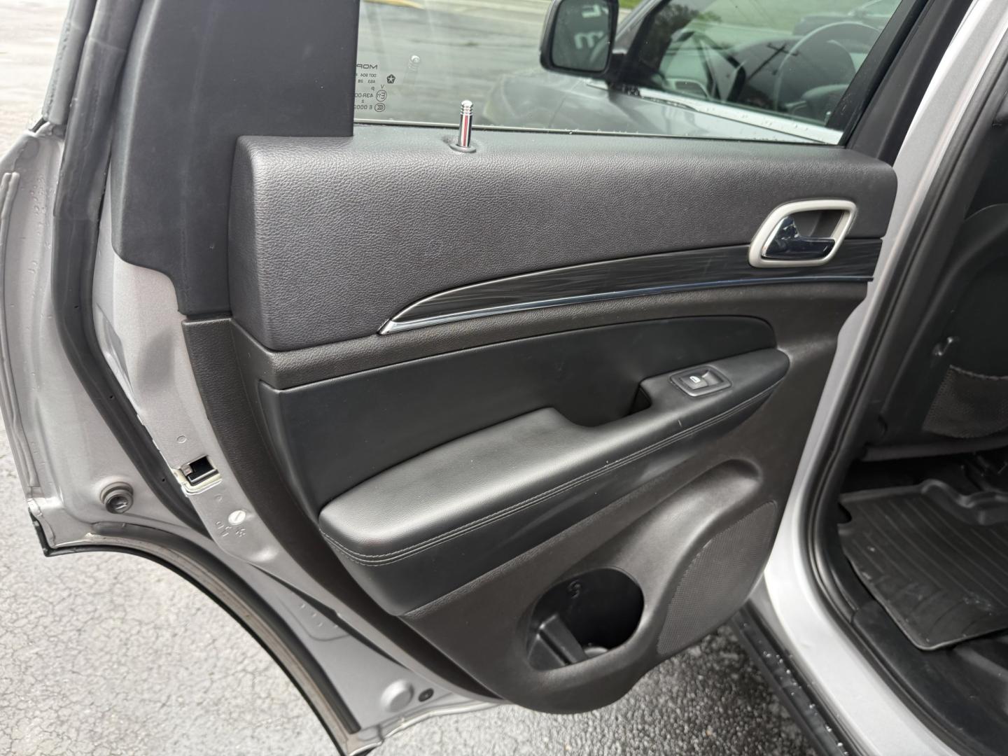 2020 Gray Jeep Grand Cherokee Limited 4WD (1C4RJFBG1LC) with an 3.6L V6 DOHC 24V engine, 8A transmission, located at 8464 Route 219, Brockway, PA, 15824, (814) 265-1330, 41.226871, -78.780518 - Good looking pre owned 2020 Jeep Gr Cher Limited 4wd with leather interior, power/heated seats, sunroof, navigation and more. Only 74900 miles on this pre owned Jeep. Priced to sell, hurry in before this Jeep is gone.- Photo#10