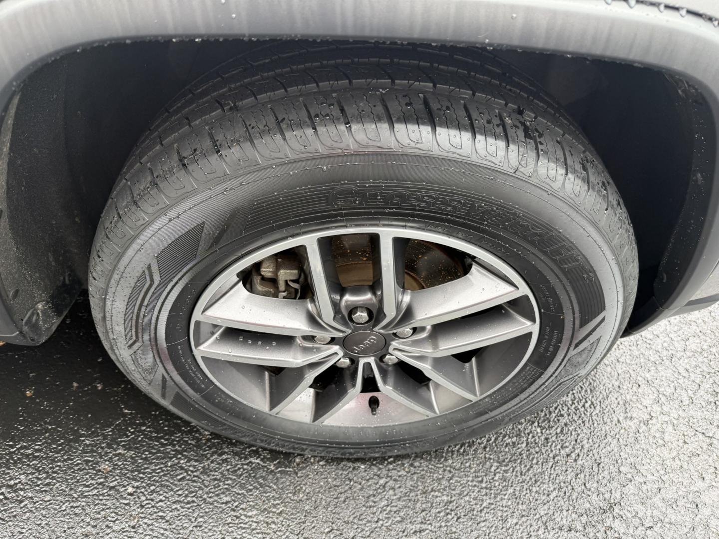 2020 Gray Jeep Grand Cherokee Limited 4WD (1C4RJFBG1LC) with an 3.6L V6 DOHC 24V engine, 8A transmission, located at 8464 Route 219, Brockway, PA, 15824, (814) 265-1330, 41.226871, -78.780518 - Good looking pre owned 2020 Jeep Gr Cher Limited 4wd with leather interior, power/heated seats, sunroof, navigation and more. Only 74900 miles on this pre owned Jeep. Priced to sell, hurry in before this Jeep is gone.- Photo#20