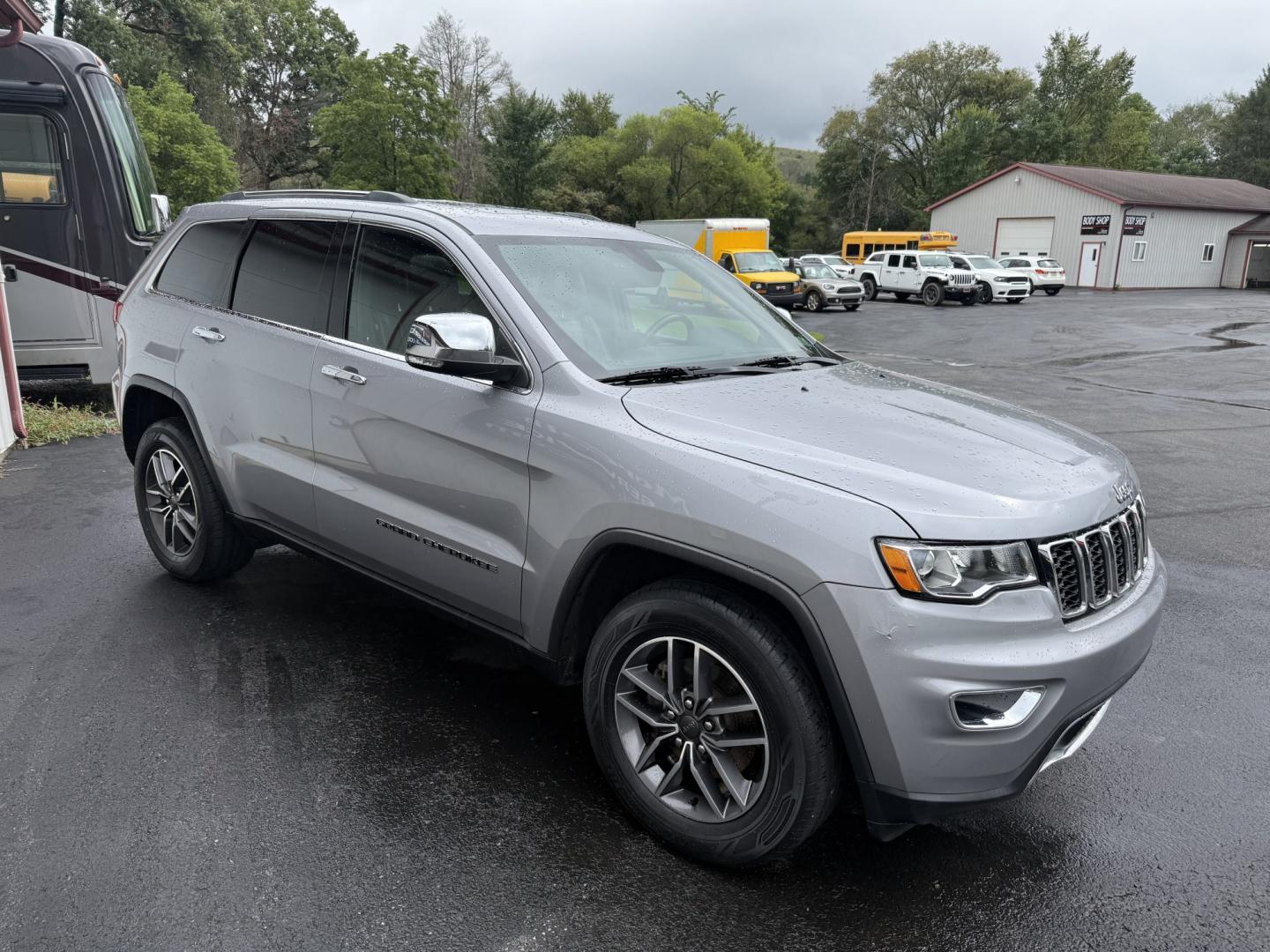 2020 Gray Jeep Grand Cherokee Limited 4WD (1C4RJFBG1LC) with an 3.6L V6 DOHC 24V engine, 8A transmission, located at 8464 Route 219, Brockway, PA, 15824, (814) 265-1330, 41.226871, -78.780518 - Good looking pre owned 2020 Jeep Gr Cher Limited 4wd with leather interior, power/heated seats, sunroof, navigation and more. Only 74900 miles on this pre owned Jeep. Priced to sell, hurry in before this Jeep is gone.- Photo#21