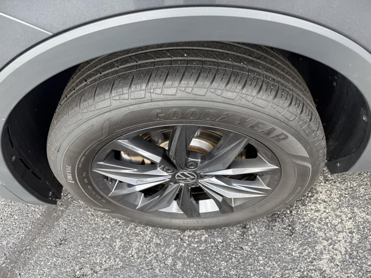 2024 Gray Volkswagen Tiguan SE 4Motion (3VV2B7AX1RM) with an 2.0L L4 DOHC 16V TURBO engine, 8A transmission, located at 8464 Route 219, Brockway, PA, 15824, (814) 265-1330, 41.226871, -78.780518- Photo#1