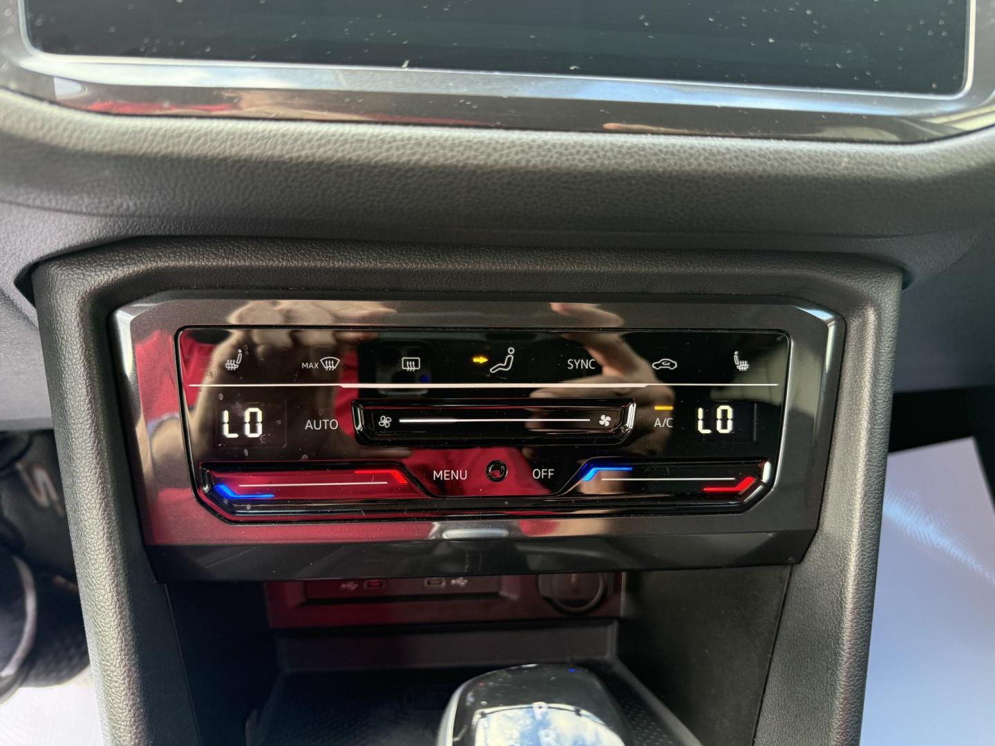 2024 Gray Volkswagen Tiguan SE 4Motion (3VV2B7AX1RM) with an 2.0L L4 DOHC 16V TURBO engine, 8A transmission, located at 8464 Route 219, Brockway, PA, 15824, (814) 265-1330, 41.226871, -78.780518- Photo#4