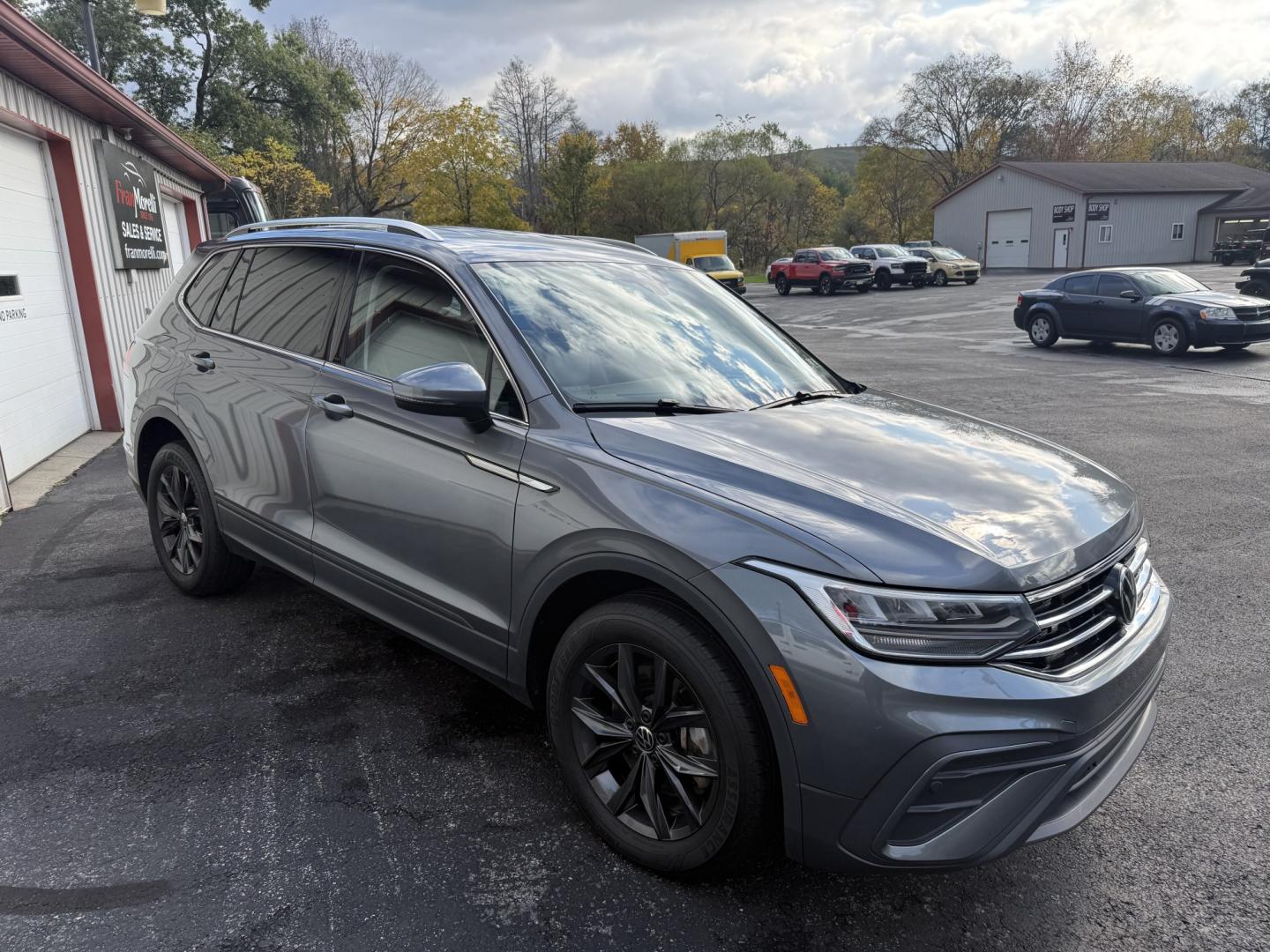 2024 Gray Volkswagen Tiguan SE 4Motion (3VV2B7AX1RM) with an 2.0L L4 DOHC 16V TURBO engine, 8A transmission, located at 8464 Route 219, Brockway, PA, 15824, (814) 265-1330, 41.226871, -78.780518- Photo#17