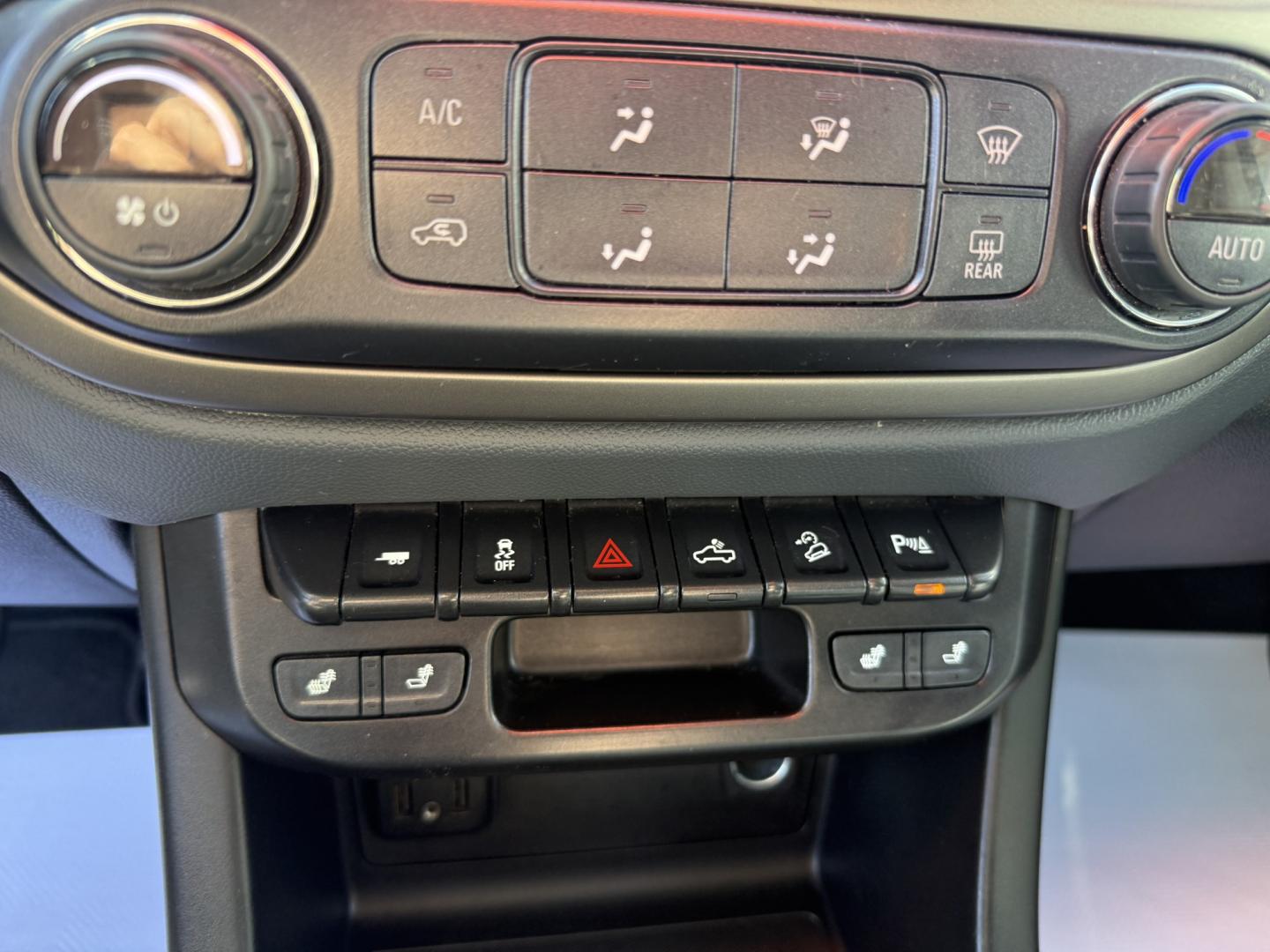 2021 Blue Chevrolet Colorado Z71 Crew Cab Long Box 4WD (1GCGTDEN8M1) with an 3.6L V6 DOHC 24V GAS engine, 6A transmission, located at 8464 Route 219, Brockway, PA, 15824, (814) 265-1330, 41.226871, -78.780518 - Freshly traded in, and in very nice condition. Stop in and check out this 2021 Chevrolet Colorado Crew Cab Z71 4x4 with V6, power seat and heated front seats, hitch, well equipped and ONLY 75000 miles This truck is serviced up and comes with a nice warranty. Priced well under retail value. Stop in a- Photo#6