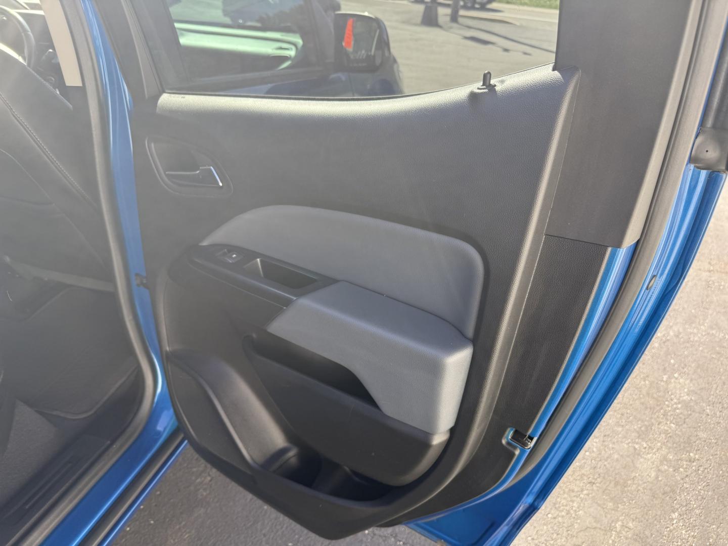 2021 Blue Chevrolet Colorado Z71 Crew Cab Long Box 4WD (1GCGTDEN8M1) with an 3.6L V6 DOHC 24V GAS engine, 6A transmission, located at 8464 Route 219, Brockway, PA, 15824, (814) 265-1330, 41.226871, -78.780518 - Freshly traded in, and in very nice condition. Stop in and check out this 2021 Chevrolet Colorado Crew Cab Z71 4x4 with V6, power seat and heated front seats, hitch, well equipped and ONLY 75000 miles This truck is serviced up and comes with a nice warranty. Priced well under retail value. Stop in a- Photo#16