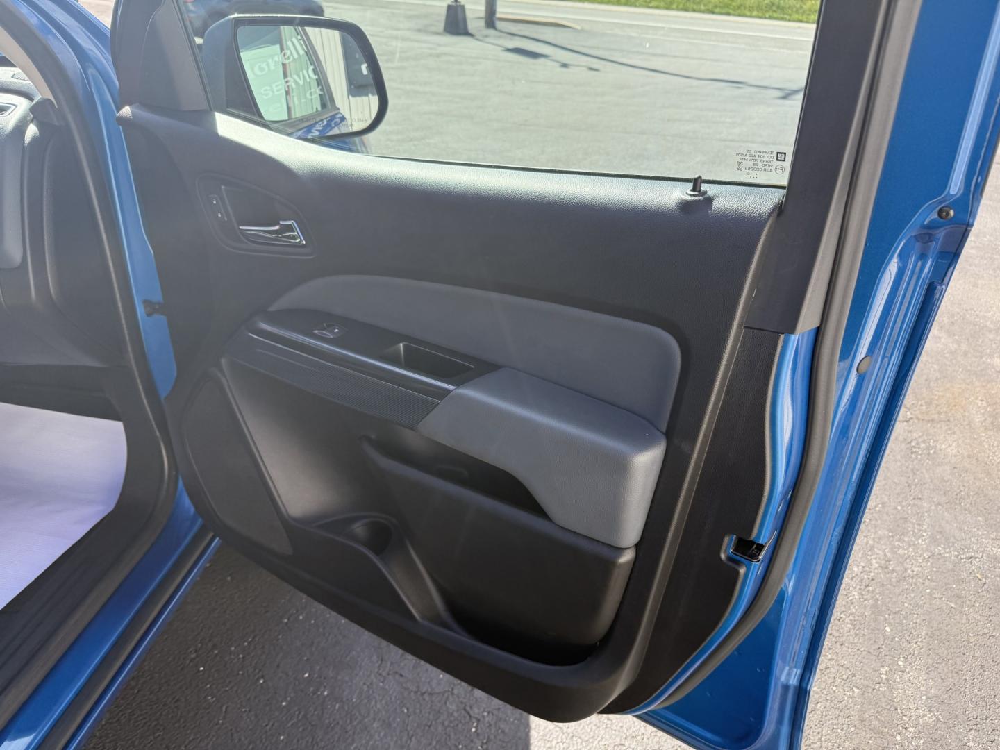 2021 Blue Chevrolet Colorado Z71 Crew Cab Long Box 4WD (1GCGTDEN8M1) with an 3.6L V6 DOHC 24V GAS engine, 6A transmission, located at 8464 Route 219, Brockway, PA, 15824, (814) 265-1330, 41.226871, -78.780518 - Freshly traded in, and in very nice condition. Stop in and check out this 2021 Chevrolet Colorado Crew Cab Z71 4x4 with V6, power seat and heated front seats, hitch, well equipped and ONLY 75000 miles This truck is serviced up and comes with a nice warranty. Priced well under retail value. Stop in a- Photo#18