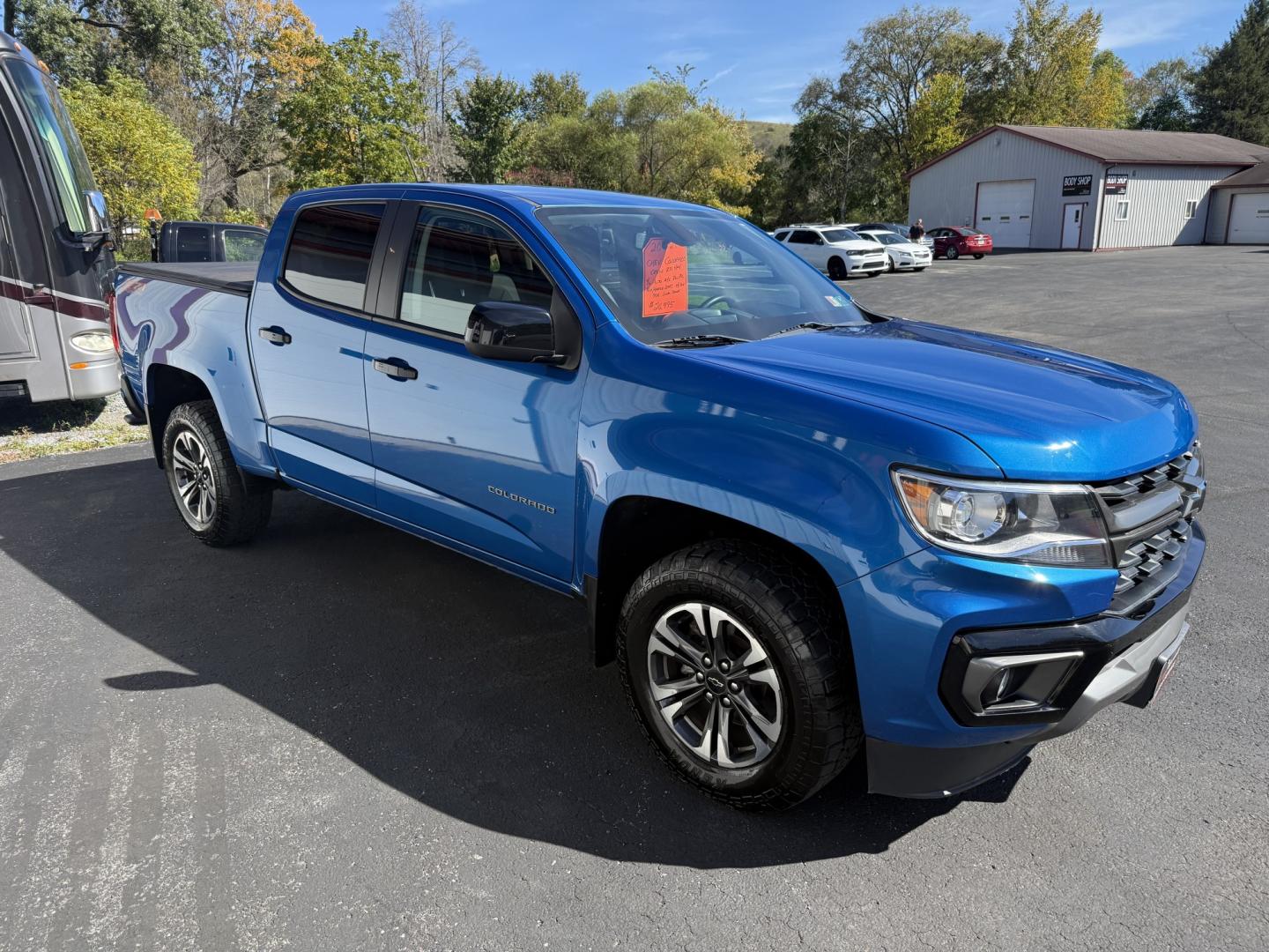 2021 Blue Chevrolet Colorado Z71 Crew Cab Long Box 4WD (1GCGTDEN8M1) with an 3.6L V6 DOHC 24V GAS engine, 6A transmission, located at 8464 Route 219, Brockway, PA, 15824, (814) 265-1330, 41.226871, -78.780518 - Freshly traded in, and in very nice condition. Stop in and check out this 2021 Chevrolet Colorado Crew Cab Z71 4x4 with V6, power seat and heated front seats, hitch, well equipped and ONLY 75000 miles This truck is serviced up and comes with a nice warranty. Priced well under retail value. Stop in a- Photo#20