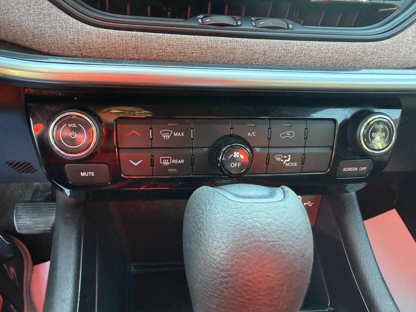 2024 White Jeep Compass Sport (3C4NJDAN8RT) with an 2.0L L4 DOHC 16V TURBO engine, 9A transmission, located at 8464 Route 219, Brockway, PA, 15824, (814) 265-1330, 41.226871, -78.780518 - Great vehicle for a great price! Stop in and see the Morelli boys on this 2024 Jeep Compass Sport 4wd with cloth interior, air condition, power windows and locks, factory wheels, and ONLY 32000 miles. This Jeep is serviced with new brakes and comes with remaining factory warranty. Great price, this- Photo#5