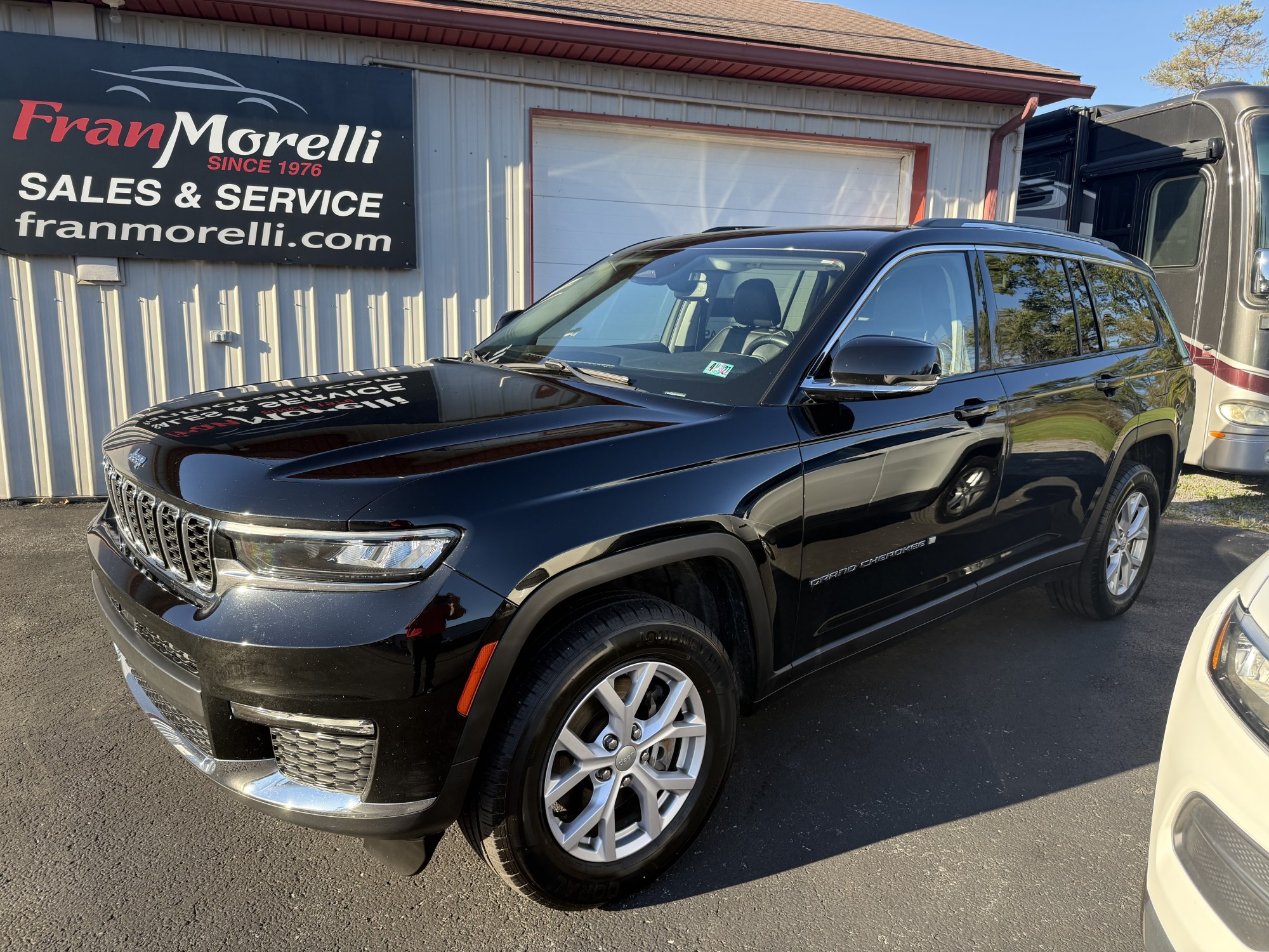 photo of 2022 Jeep Grand Cherokee Limited 4WD
