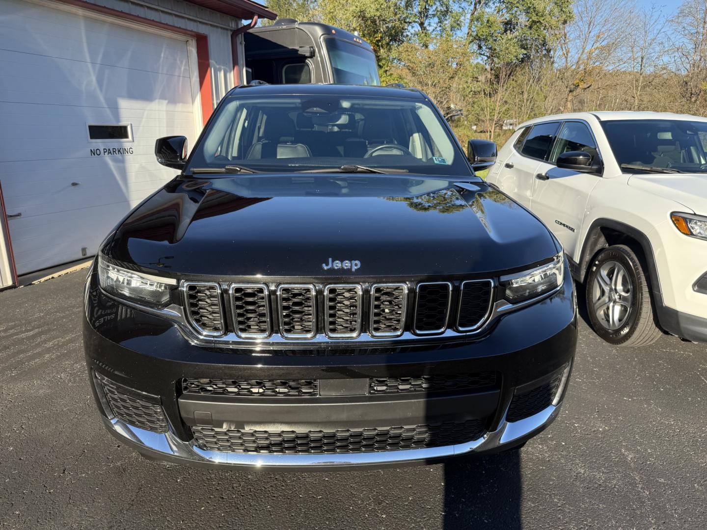 2022 Black Jeep Grand Cherokee Limited 4WD (1C4RJKBG1N8) with an 3.6L V6 DOHC 24V engine, 8A transmission, located at 8464 Route 219, Brockway, PA, 15824, (814) 265-1330, 41.226871, -78.780518 - Sharp looking 2022 Jeep Grand Cherokee L Limited with V6, leather interior, power/heated front seats, quad seating, navigation, pano roof, back up camera, power rear hatch and much more. This Jeep is serviced up, new inspection, and comes with a warranty. Stop in and see the Morelli boys on this Jee- Photo#19